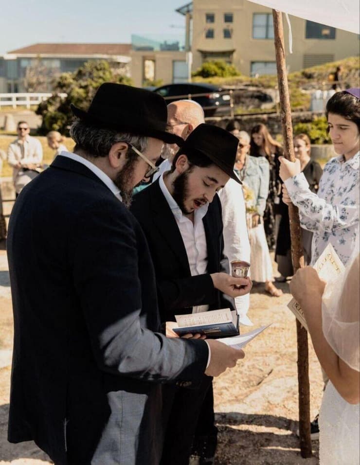 לייבל לזרוב לצד שליח חב"ד שנרצח, הרב אלי שלנגר. ארכיון