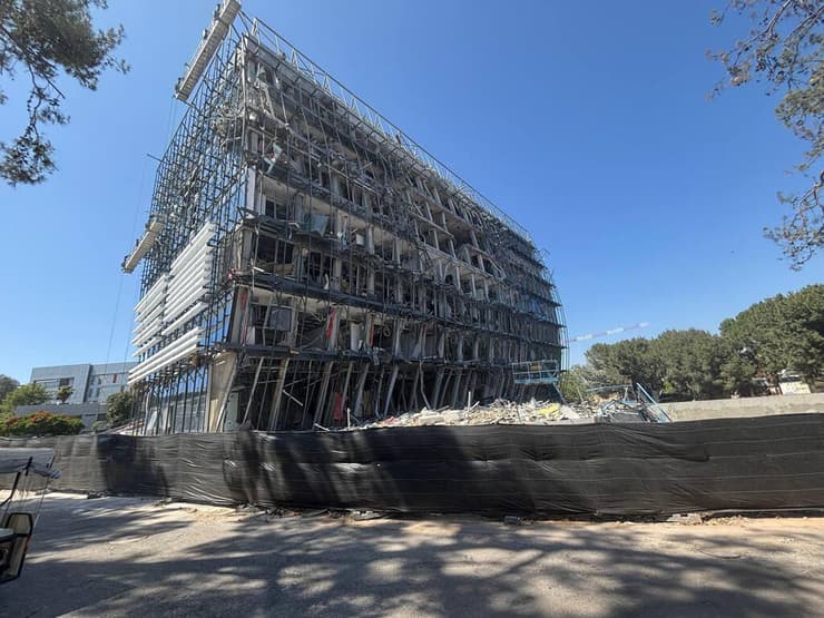 ההרס במכון ויצמן לאחר פגיעת הטיל האיראני