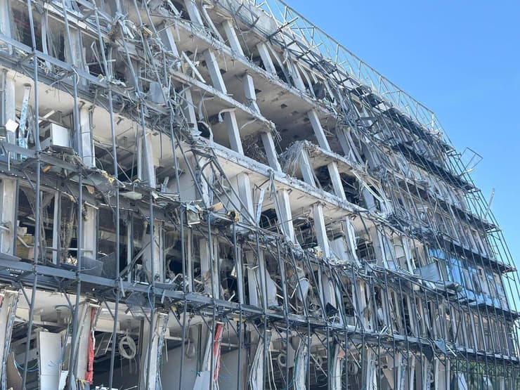 ההרס במכון ויצמן לאחר פגיעת הטיל האיראני (צילום: מאיר תורג'מן) ההרס במכון ויצמן לאחר פגיעת הטיל האיראני