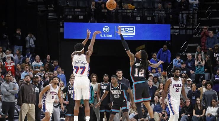 סל הניצחון של וי.ג'יי אדג'קומב מעל ג'ה מוראנט