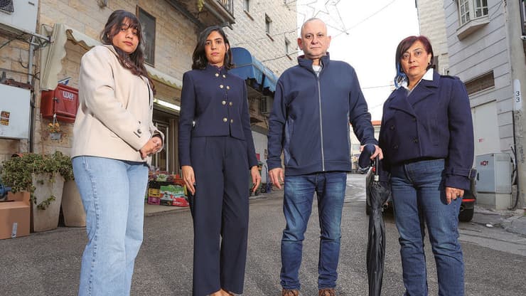 מימין לשמאל: עאישה עבאסי, ד"ר וליד חדאד, ראויה חנדקולו ורינה קילאני בשפרעם