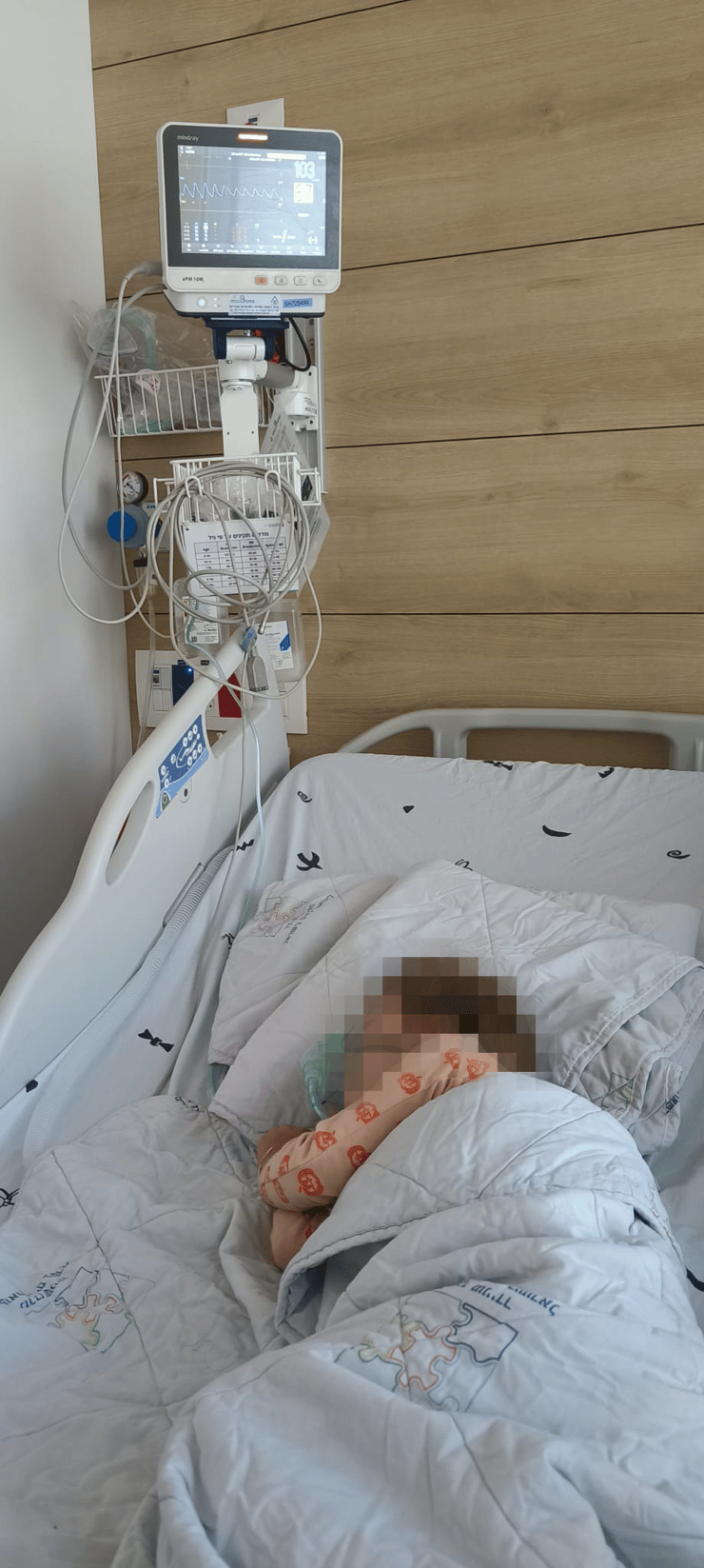 אדל, בתה של נעמי בבית החולים