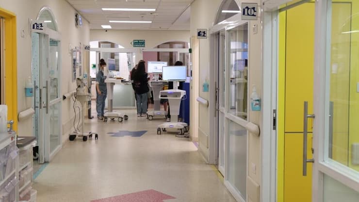 "רואים יותר ויותר ילדים ובני נוער שסובלים ממצוקה קשה". חדר המיון במרכז שניידר לרפואת ילדים (צילום: דוברות שניידר) חדר מיון במרכז שניידר לרפואת ילדים