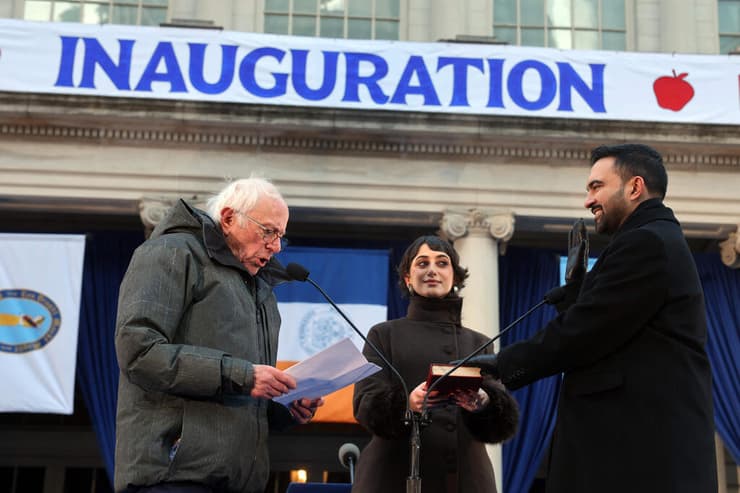 ארה"ב ברני סנדרס משביע את זוהראן ממדאני ל ראש העיר ניו יורק