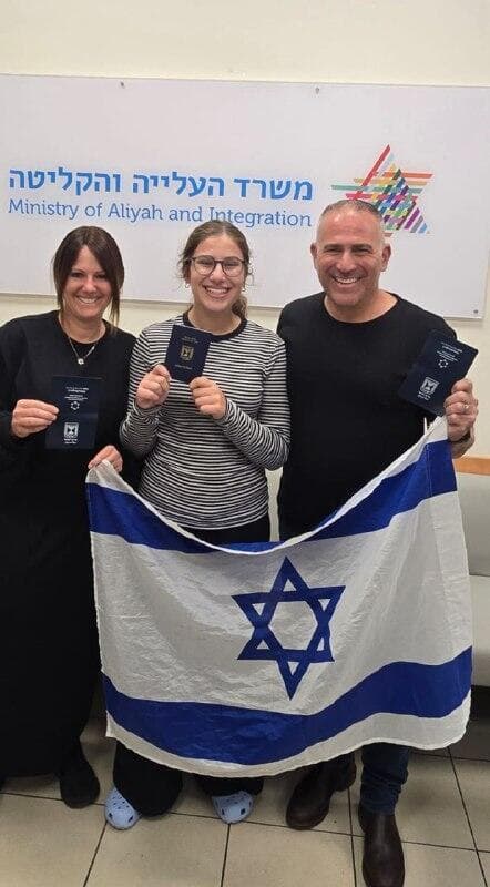 משפחת זקס בארץ (צילום: משרד העליה והקליטה) משפחת זקס בארץ