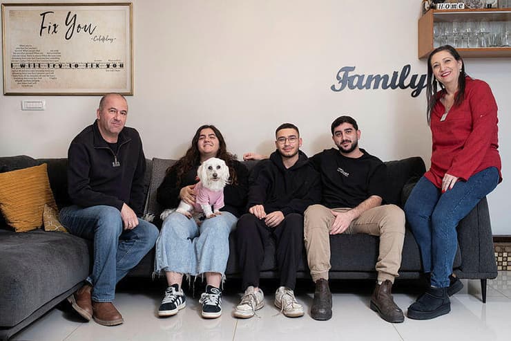 משפחת כהן-גראי-בן דוד (צילום: אסי חיים) משפחת כהן גראי