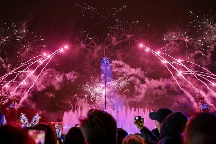 חגיגות גם בברצלונה (AP) חגיגות השנה החדשה בברצלונה, ספרד