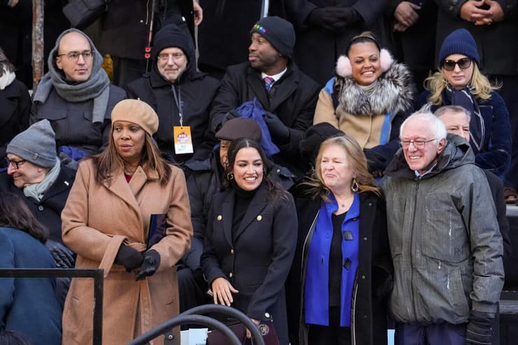 ארה"ב מסיבת ה השבעה של ראש העיר ניו יורק זוהראן ממדאני ברני סנדרס עם אשתו ג'יין אלכסנדרייה אוקסיו קורטז לטישה ג'יימס התובעת הכללית של ניו יורק