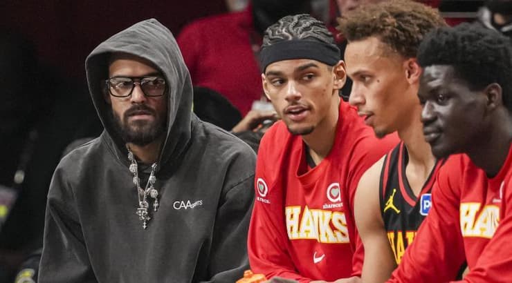 טריי יאנג צופה מהצד