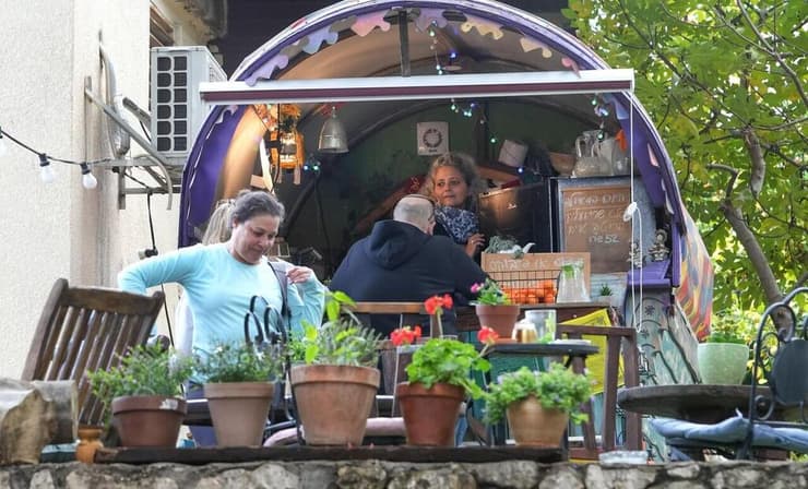 עגלת הקפה הראשונה קריית שמונה