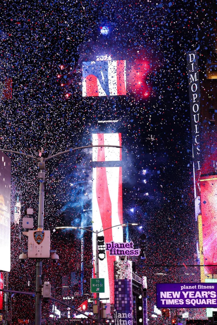 החגיגות הבוקר בטיימס סקוור (צילום: REUTERS/Kylie Cooper) ערב השנה החדשה בניו יורק