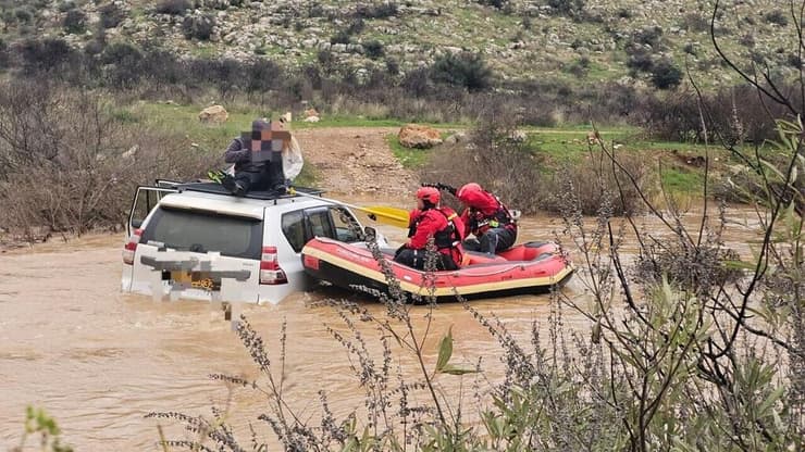 תיעוד: חילוץ לכודים בנחל שילה