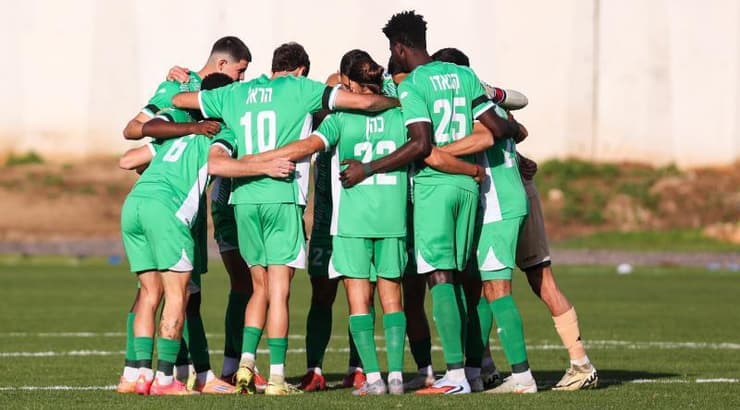 שחקני הפועל כפר סבא בפתיחה