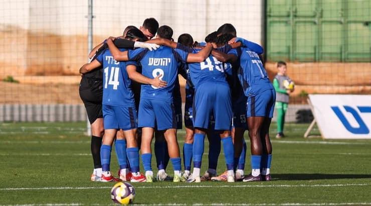 שחקני מכבי פתח תקווה בפתיחה