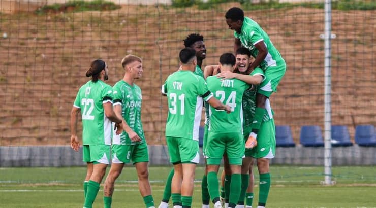 שחקני הפועל כפר סבא חוגגים