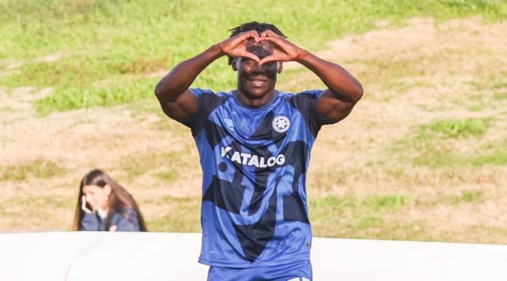 חוסה קורטס חוגג