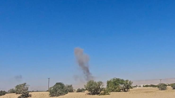 פטריית עשן מתקיפה סעודית בחצרמוות (צילום: AFPTV / AFP) פטריית עשן מתקיפה סעודית בחצרמוות