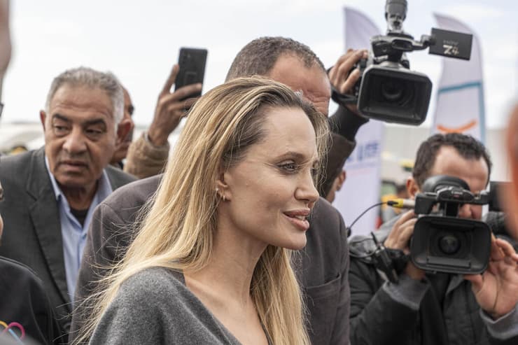 אנג'לינה ג'ולי מבקרת בצד המצרי של מעבר רפיח