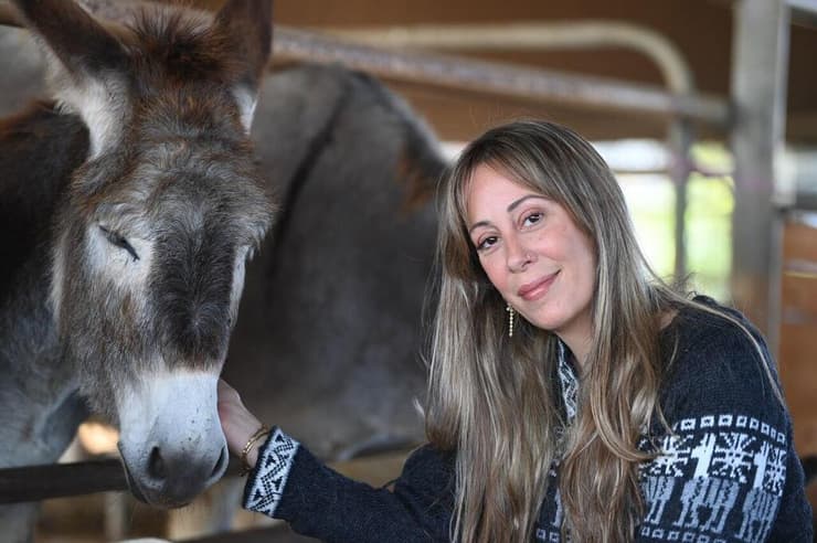 קרן אור סולומון בחווה בבית ברל