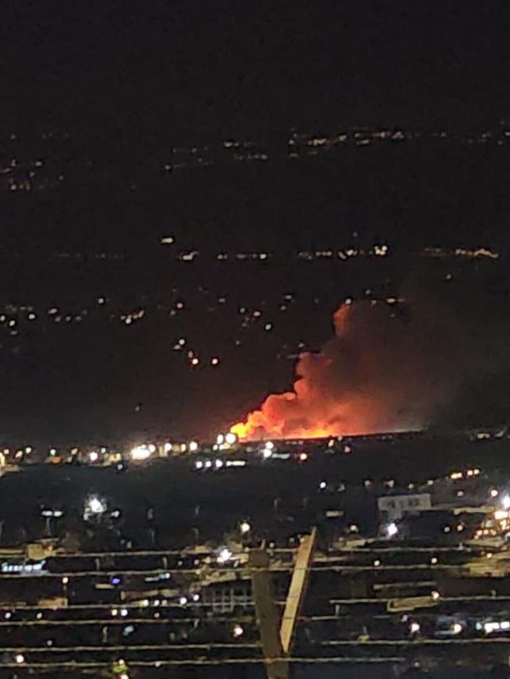 השריפה נראית היטב למרחקים גם בלילה