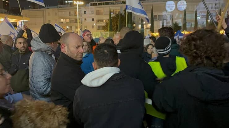 צילום: מאיר תורג'מן קטטה בעצרת המחאה בהבימה