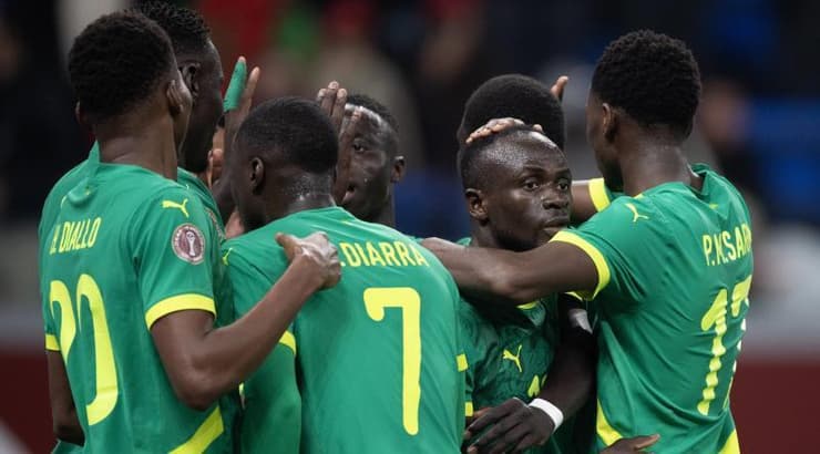 שחקני סנגל חוגגים