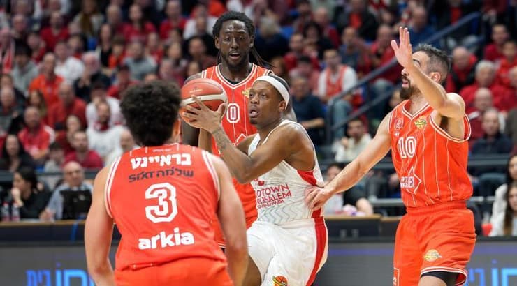 קשיוס ווינסטון (רועי כפיר) קשיוס ווינסטון