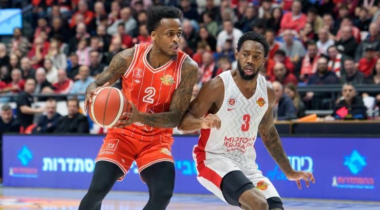 אנטוניו בלייקני וקאדין קרינגטון (רועי כפיר) אנטוניו בלייקני וקאדין קרינגטון