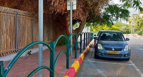 מעקה חוסם גישה