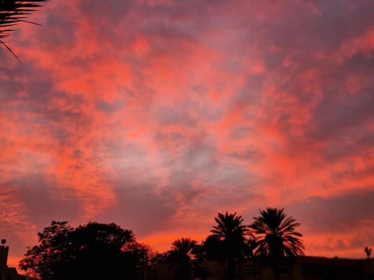 שקיעה אדומה בספיר, הערבה התיכונה