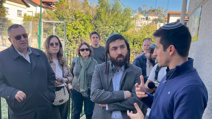  ח"כ צבי סוכות וסימון דוידסון בבביקור במערכת החינוך בקריית שמונה