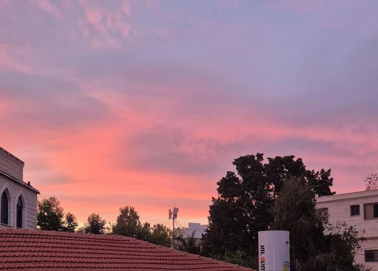 שקיעה אדומה בלוד