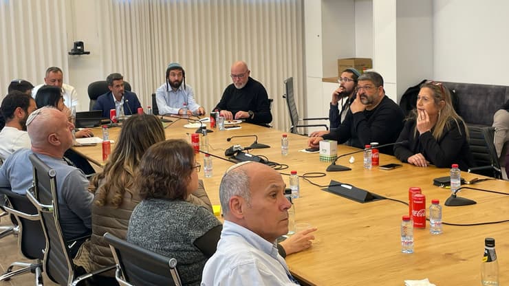  ח"כ צבי סוכות וסימון דוידסון בבביקור במערכת החינוך בקריית שמונה