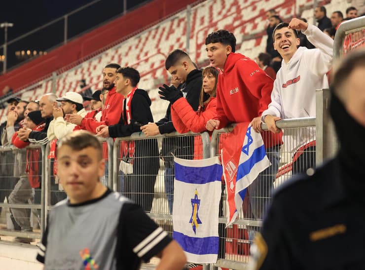 אוהדי הפועל באר-שבע במשחק נגד בני סכנין בדוחא