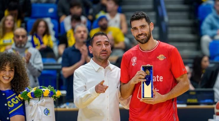 רפי מנקו מקבל פרס הוקרה ממכבי תל אביב