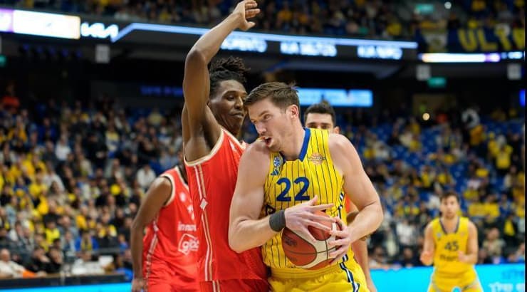 טי ג'יי ליף במאבק בצבע