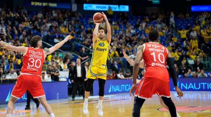 תמיר בלאט זורק