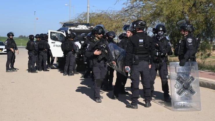 כוחות הביטחון בתראבין בבוקר אחרי שנהרג מוחמד חוסין תראבין