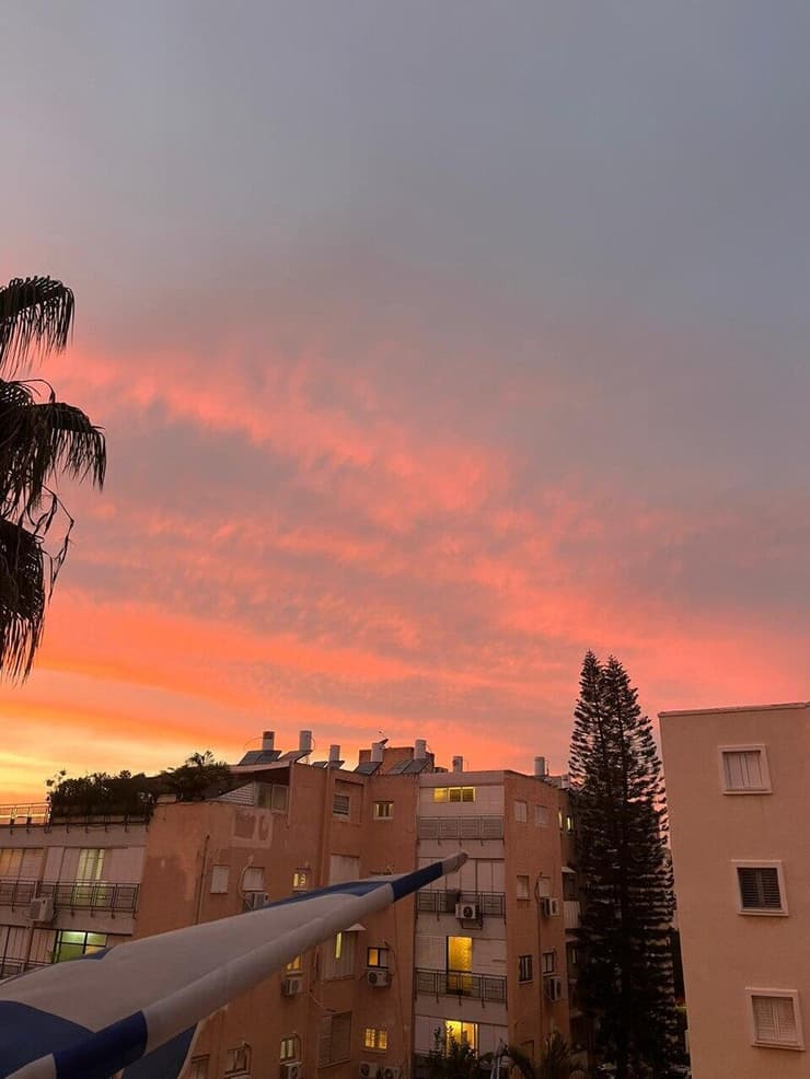 שקיעה אדומה בגבעתיים 