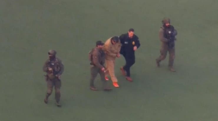 נשיא ונצואלה המודח ניקולס מדורו מובל ל בית משפט ב מנהטן ניו יורק ארה"ב