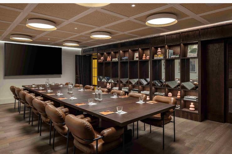 חדר ישיבות (צילום: עמית גירון) חדר ישיבות