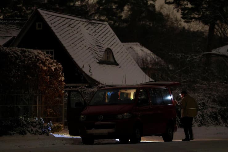 במשטרה התלוננו: "לא היו מצלמות, בגלל שחששו מתרחיש כמו ב-'1984' של אורוול" (צילום: REUTERS/Lisi Niesner) הפסקת חשמל ברלין גרמניה בעקבות הצתה של פעילי שמאל קיצוני 4 בינואר