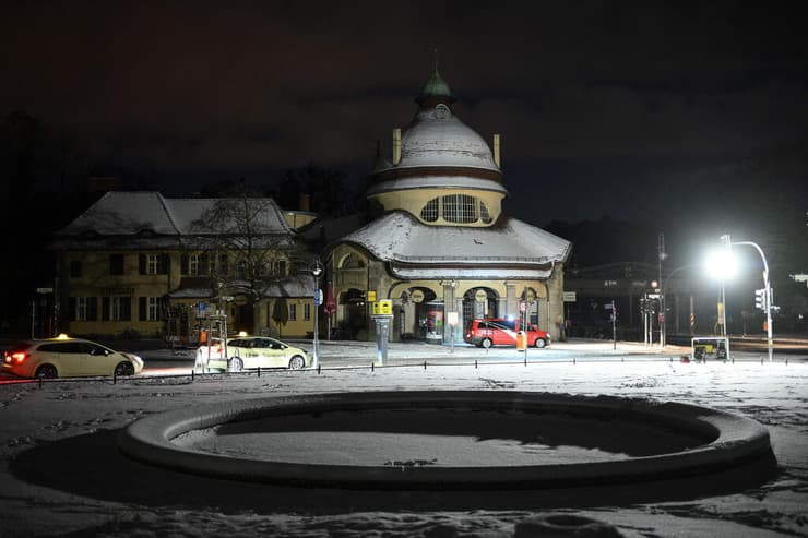 צילום: RALF HIRSCHBERGER / AFP הפסקת חשמל ברלין גרמניה בעקבות הצתה של פעילי שמאל קיצוני 4 בינואר