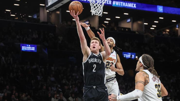 וולף בדרך לסל (צילום: Wendell Cruz-Imagn Images) דני וולף