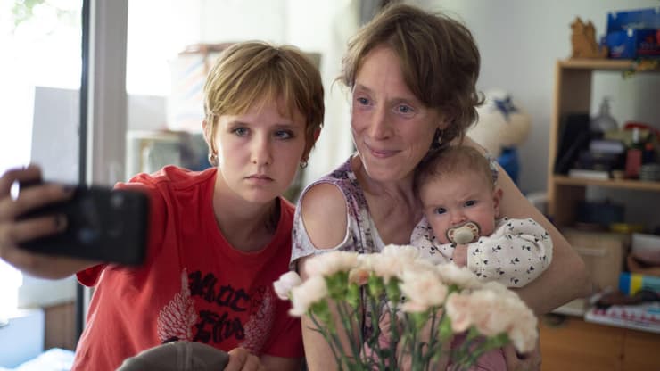 מתוך "אימהות צעירות"