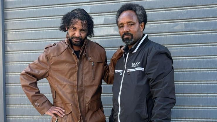 ברקת (ברקי) טדסה עם המעיל החום ובן דודו טוספו גברטסאה