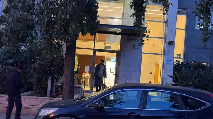 כוחות משטרה בזירת הרצח בפרדס חנה