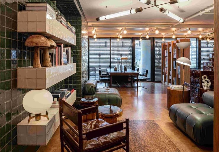 פינה חמימה בסטודיו של המלון (צילום: עמית גירון) פינה חמימה בסטודיו של המלון