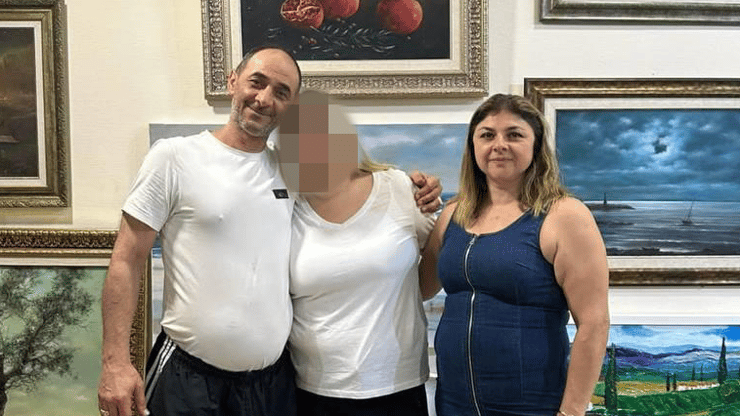 אינה דנילוב ז"ל עם ביתה ובעלה שרצח אותה