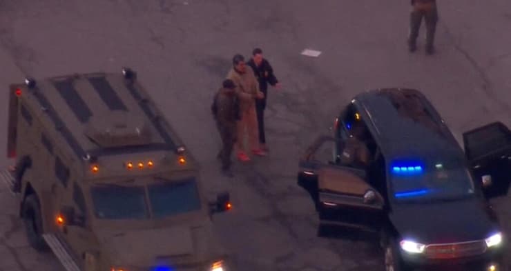 נשיא ונצואלה המודח ניקולס מדורו מובל ל בית משפט ב מנהטן ניו יורק ארה"ב